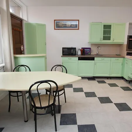 Proche Port Centre Village