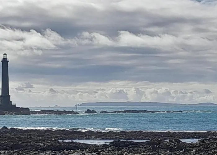 Proche Port Centre Village