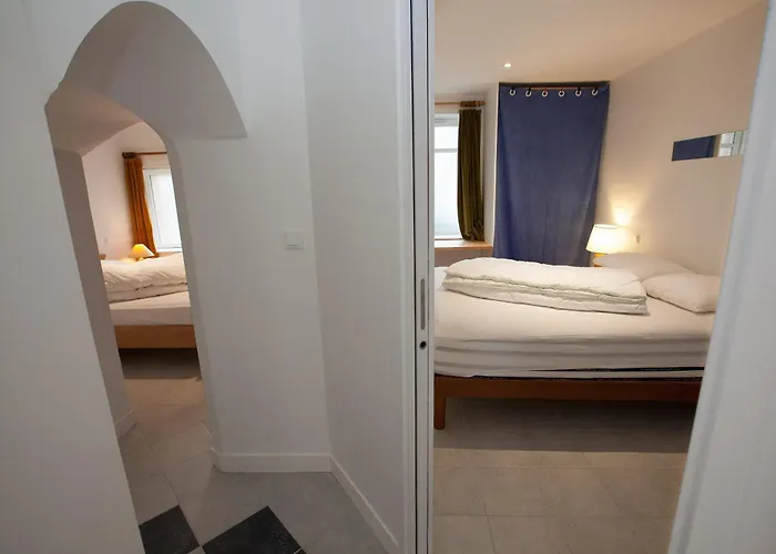 Proche Port Centre Village